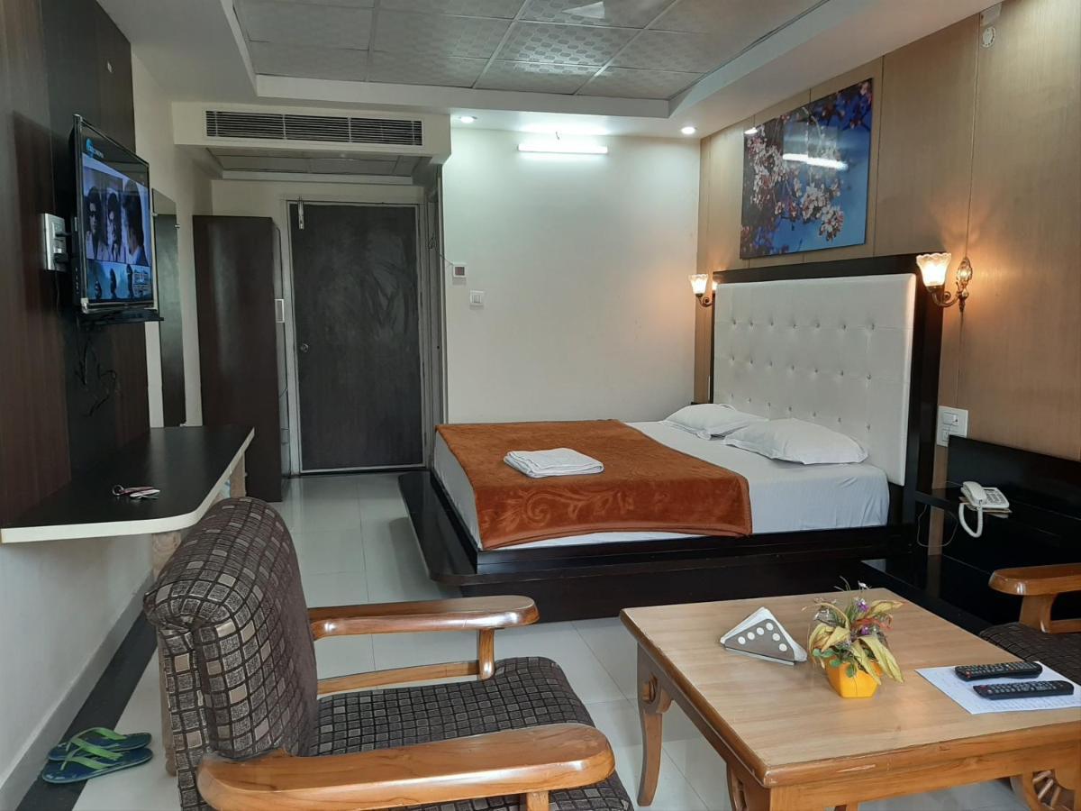Hotel Platinum Plaza Rohtak Exteriör bild