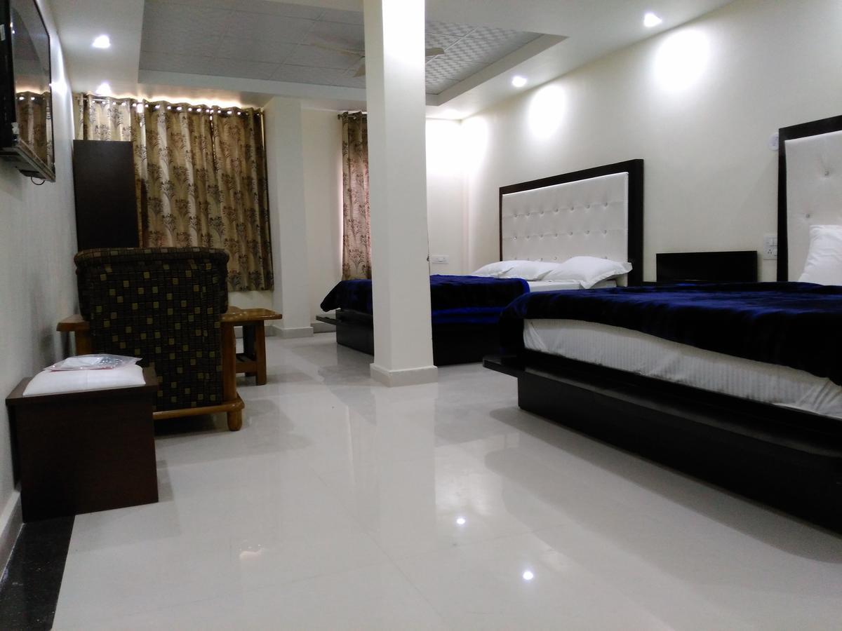 Hotel Platinum Plaza Rohtak Exteriör bild