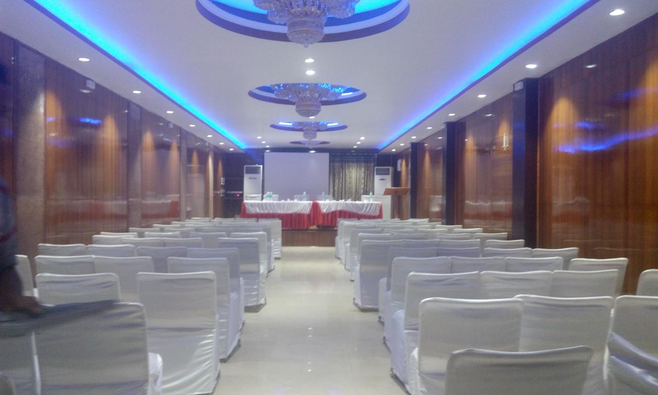 Hotel Platinum Plaza Rohtak Exteriör bild