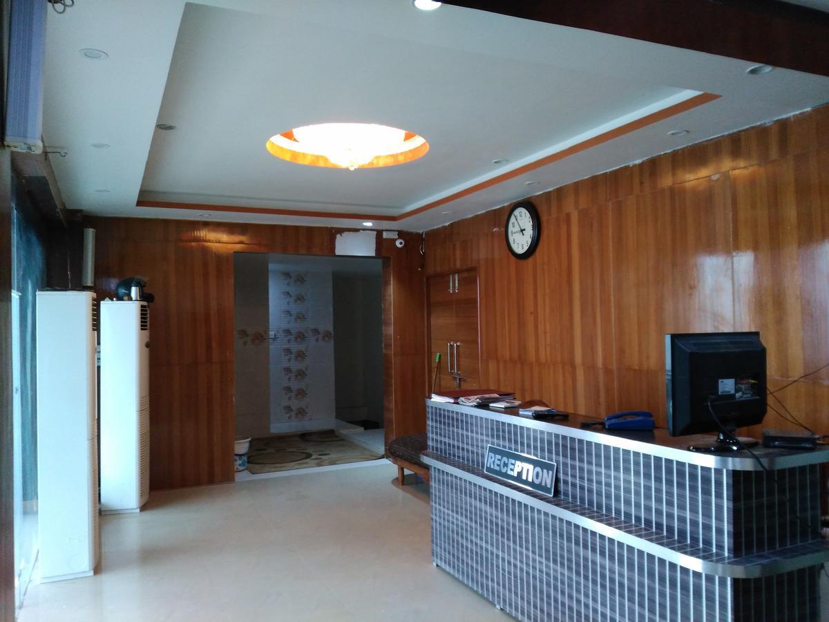 Hotel Platinum Plaza Rohtak Exteriör bild