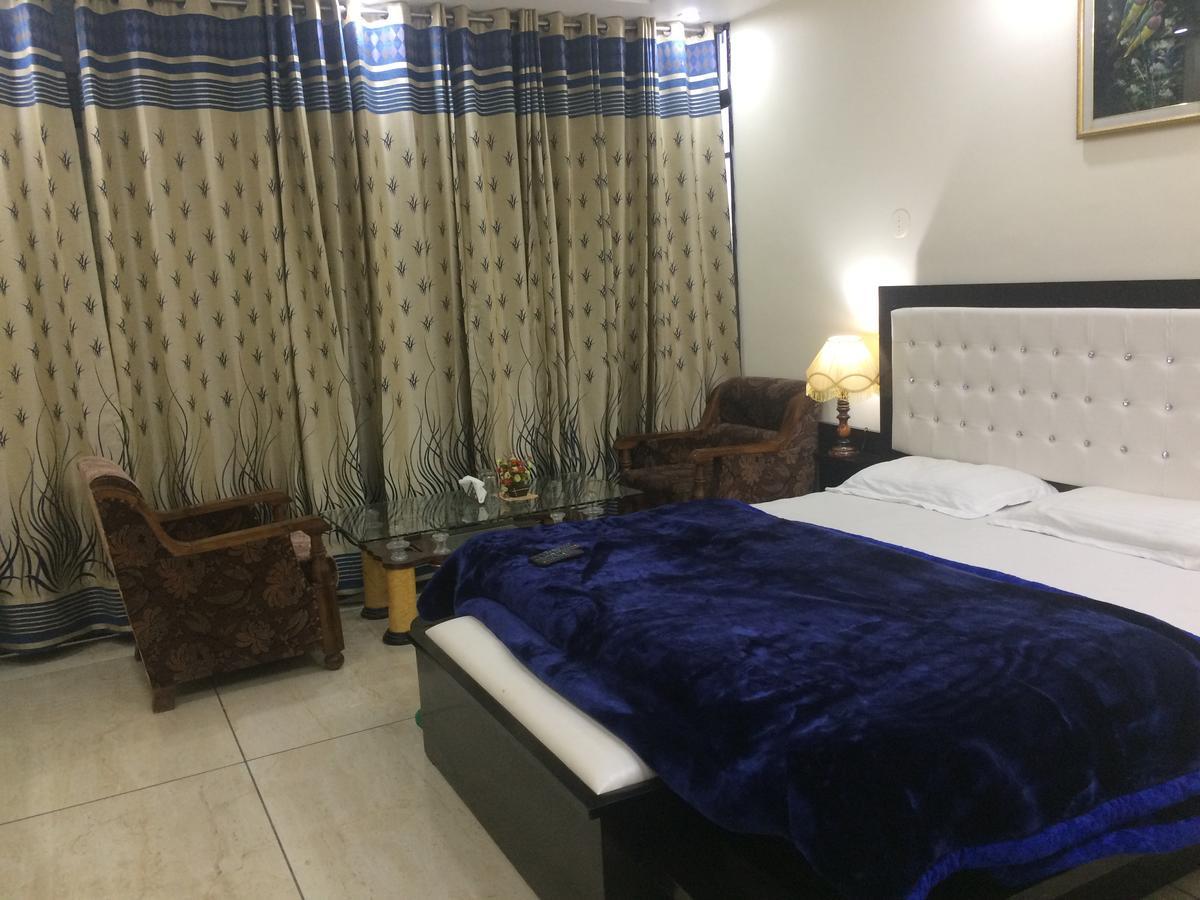 Hotel Platinum Plaza Rohtak Exteriör bild
