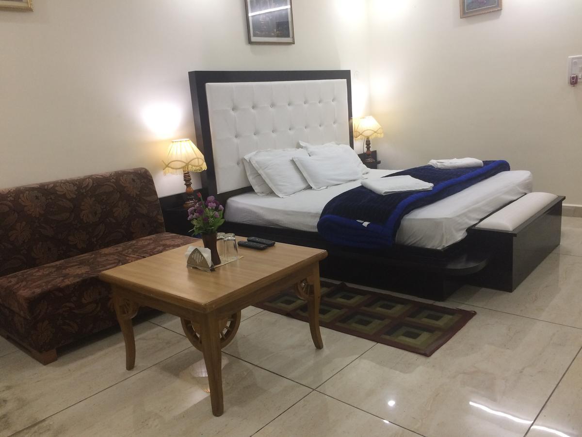 Hotel Platinum Plaza Rohtak Exteriör bild